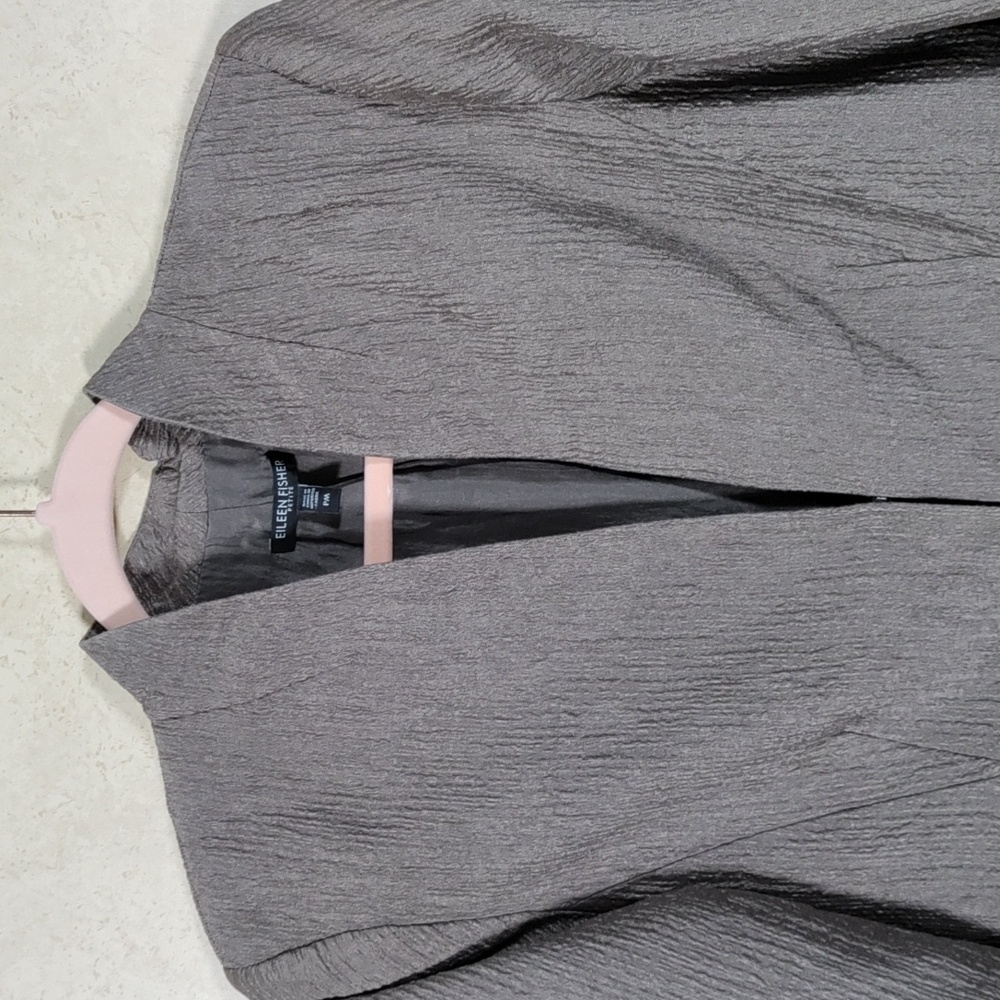 05134 Eileen Fisher taupe silk crinkle hook front blazer PM